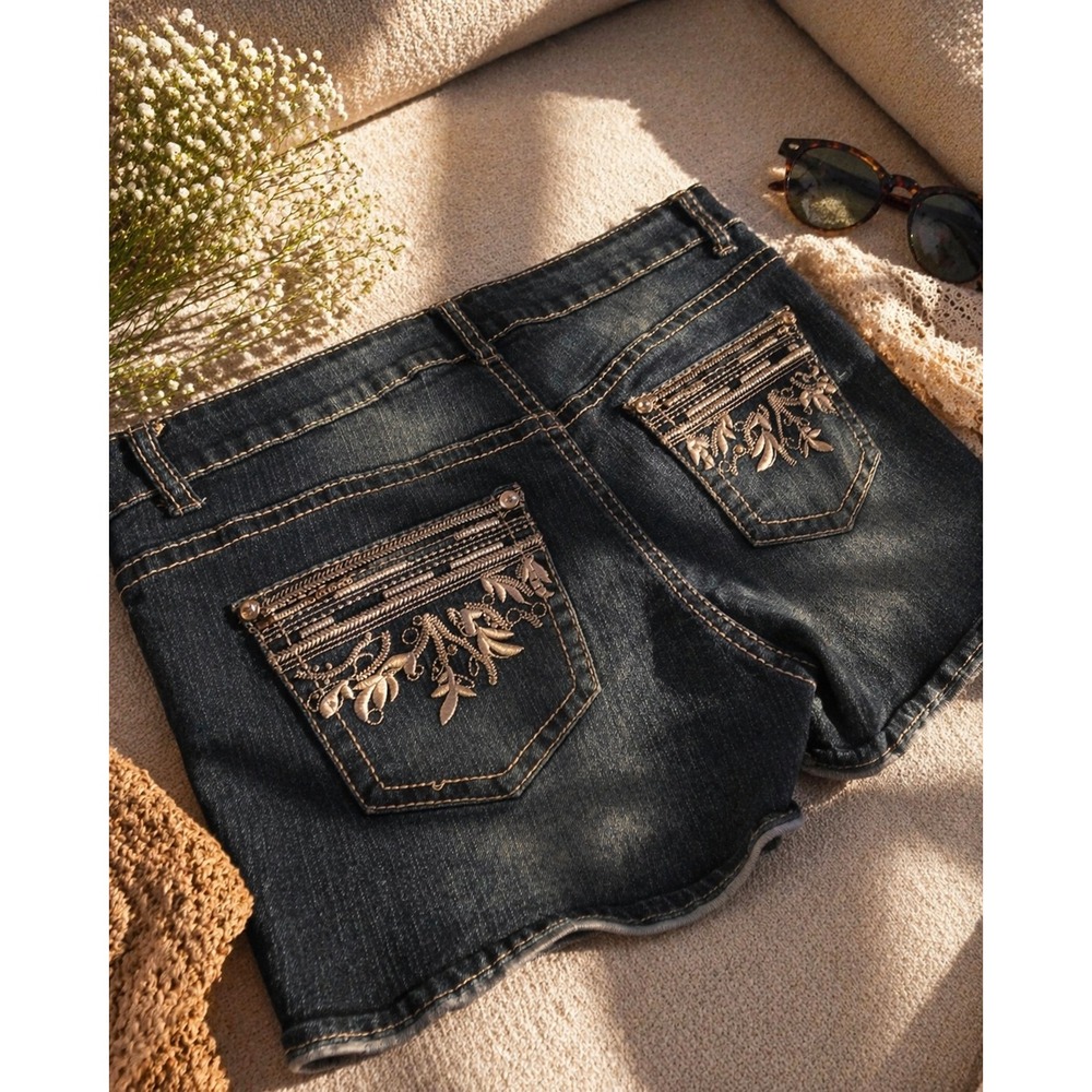 Cg by CG The Collection Dark Wash Embroidered Denim Shorts Size 8 Style 38816